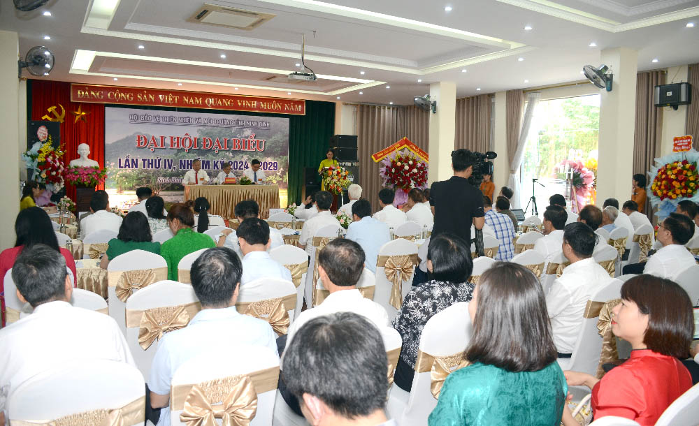 PGS.TS.[-]Đỗ[-]Văn[-]Dung[-]được[-]bầu[-]làm[-]Chủ[-]tịch[-]Hội[-]Bảo[-]vệ[-]Thiên[-]nhiên[-]và[-]Môi[-]trường[-]tỉnh[-]Ninh[-]Bình